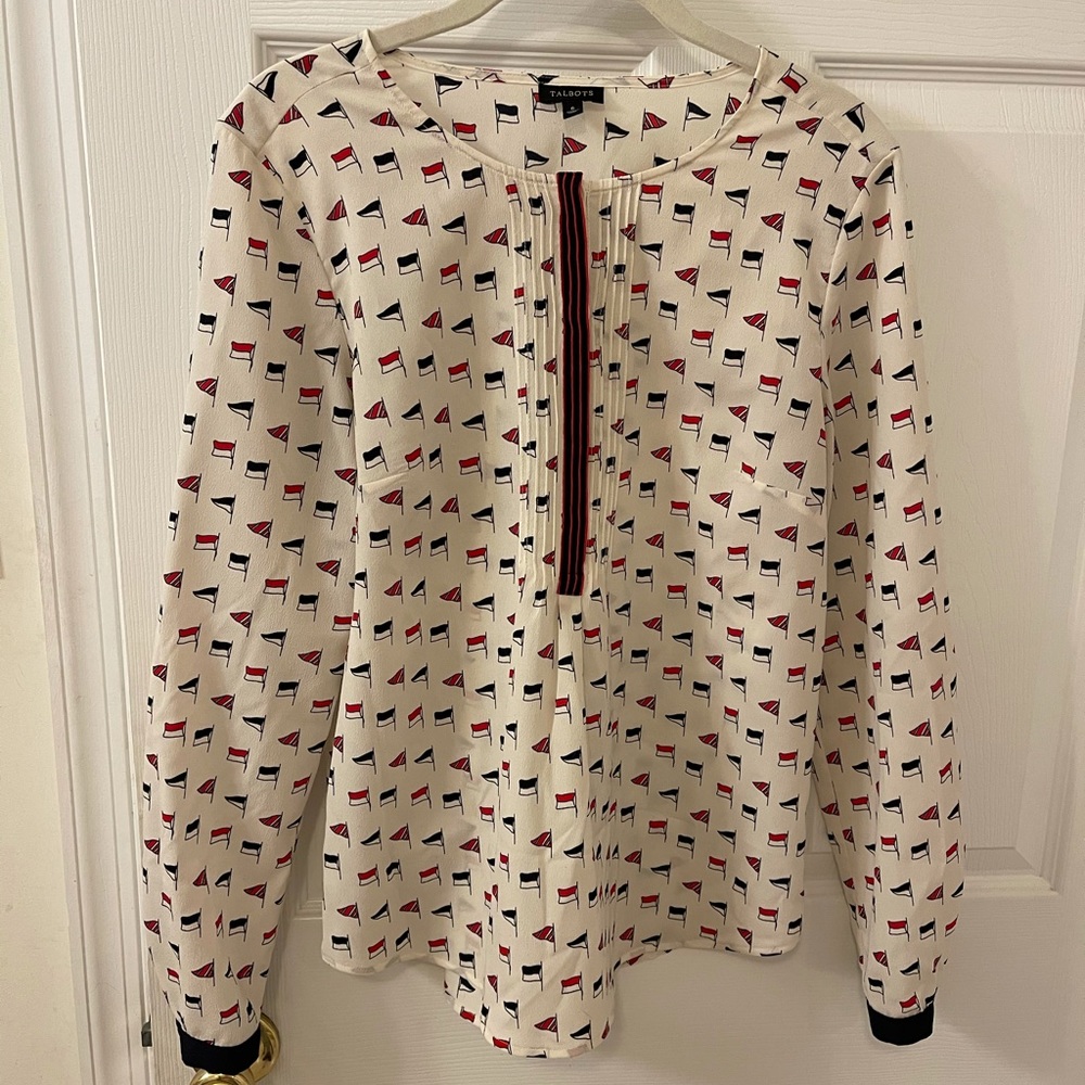 Talbots ❤️⚓️💙 nautical flag print blouse 😎Size 6
